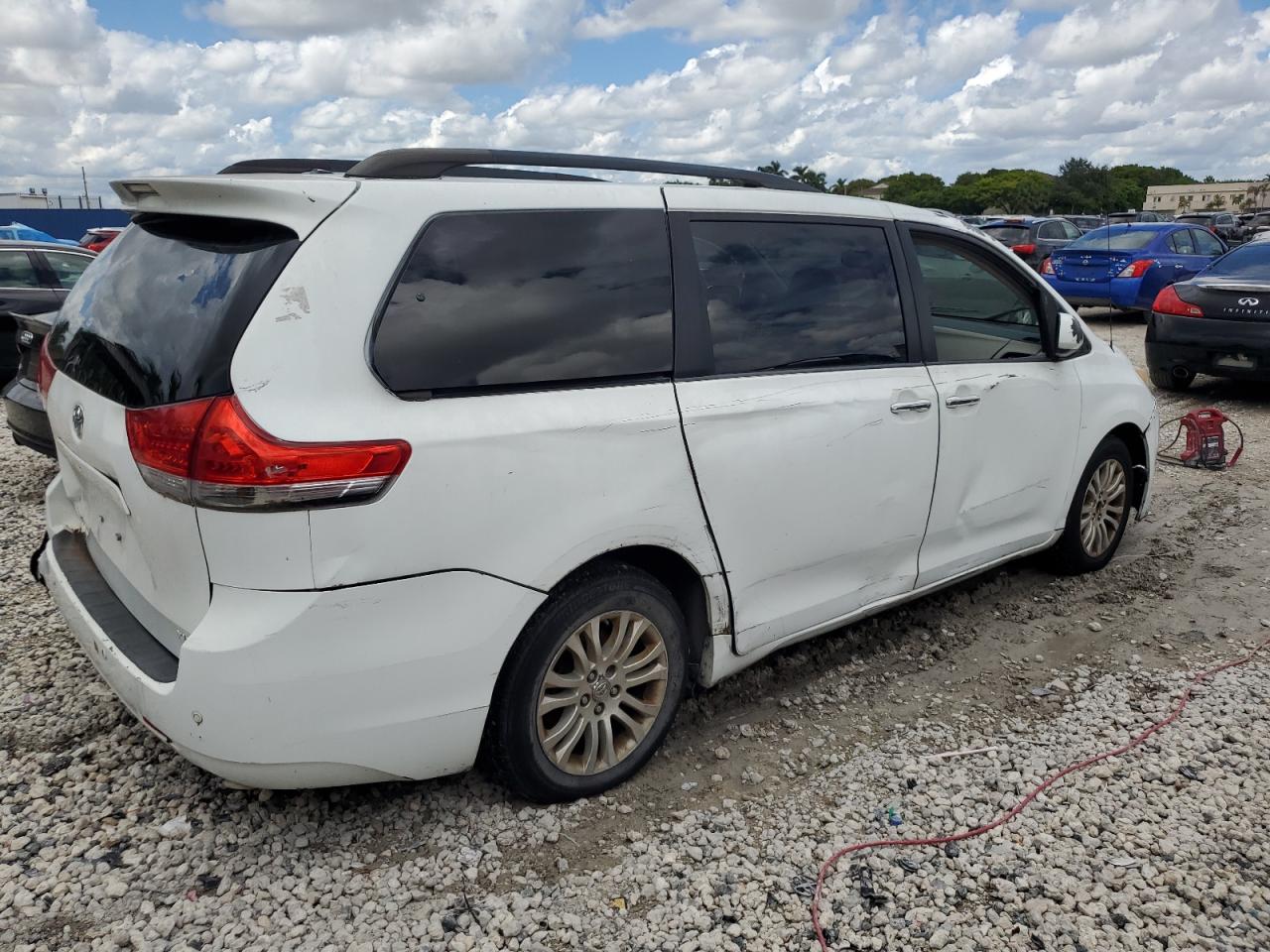 Lot #3255385416 2014 TOYOTA SIENNA XLE