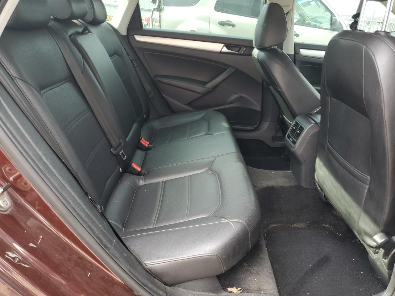 VOLKSWAGEN PASSAT SE