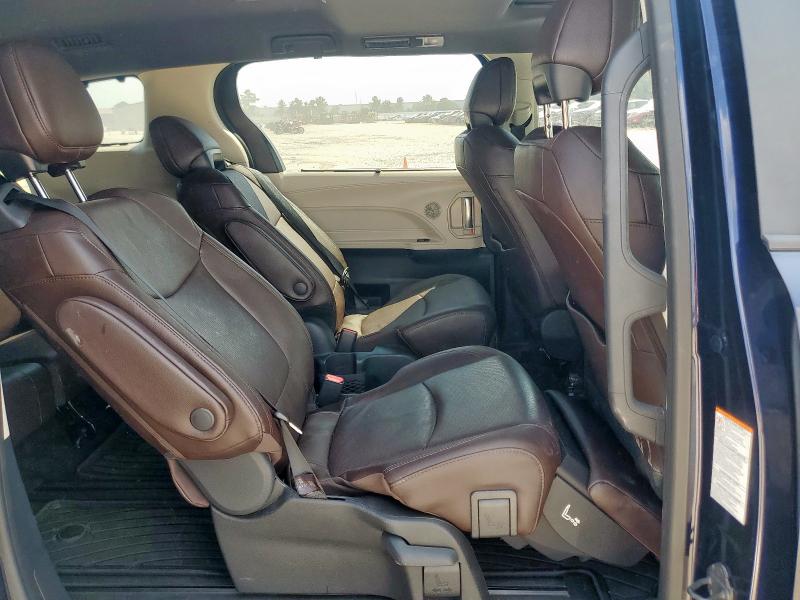 2024 TOYOTA SIENNA LIM - 5TDERKECXRS195657