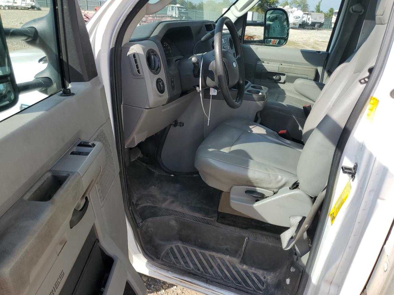 FORD ECONOLINE E450 SUPER DUTY CUTAWAY VAN