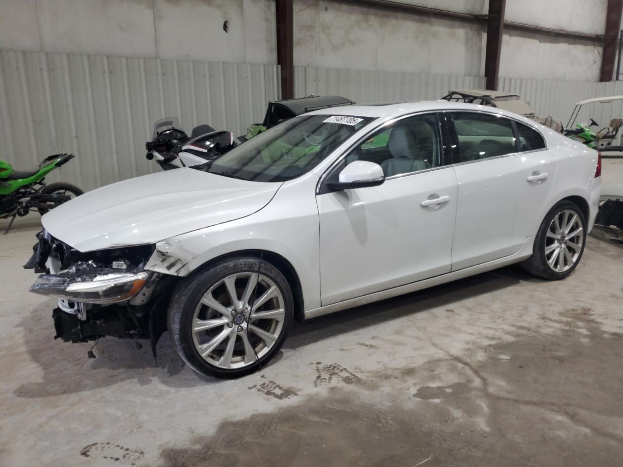VOLVO S60 PLATINUM