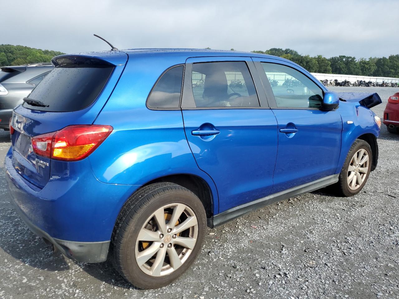 MITSUBISHI OUTLANDER ES