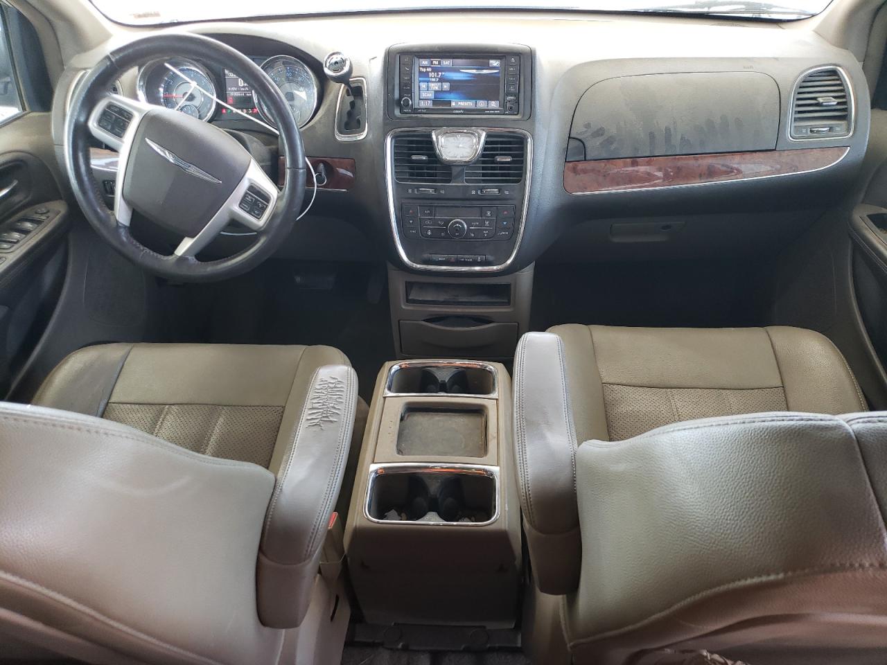 CHRYSLER TOWN & COUNTRY TOURING L