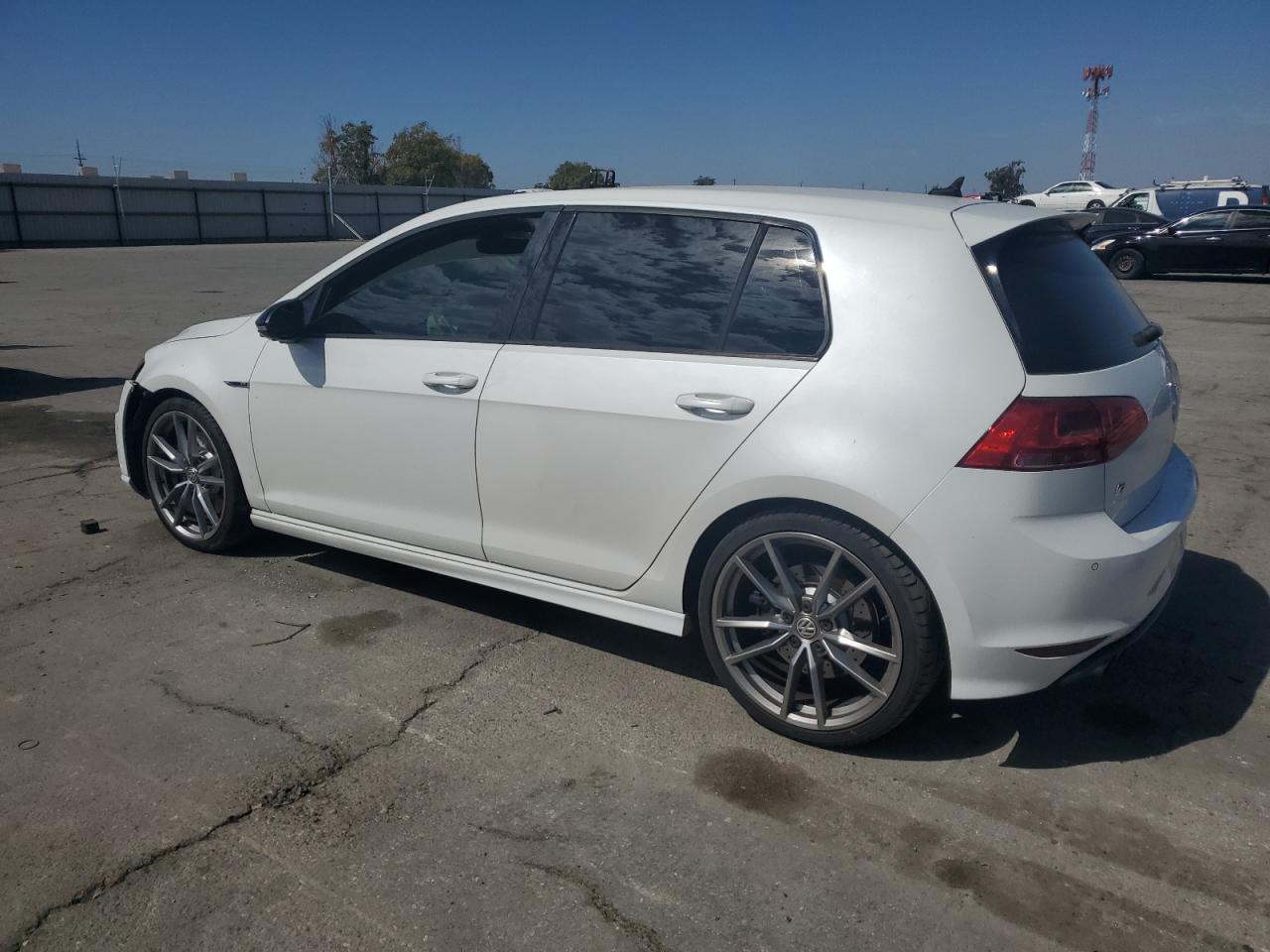 VOLKSWAGEN GOLF R