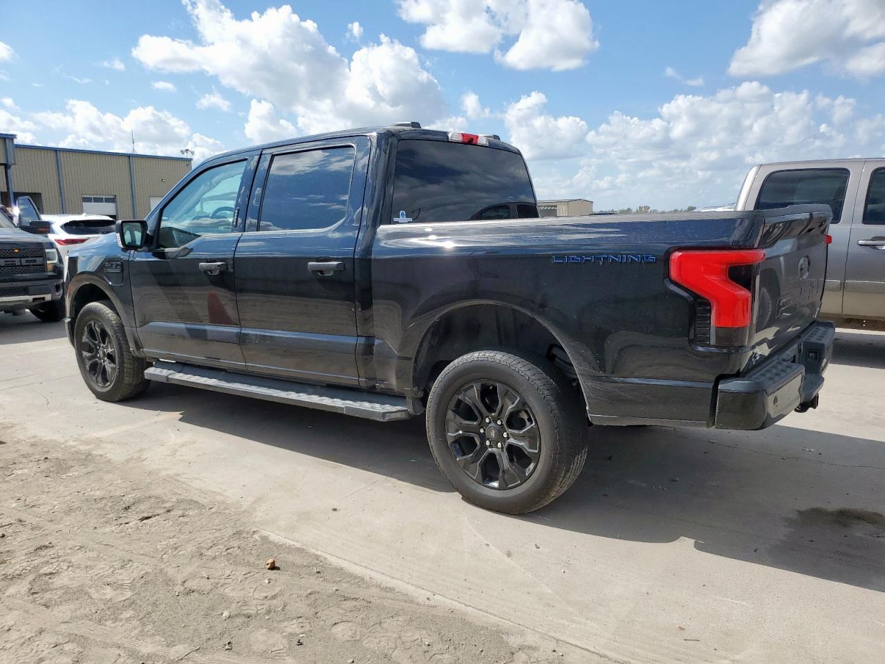 FORD F-150 LIGHTNING PRO