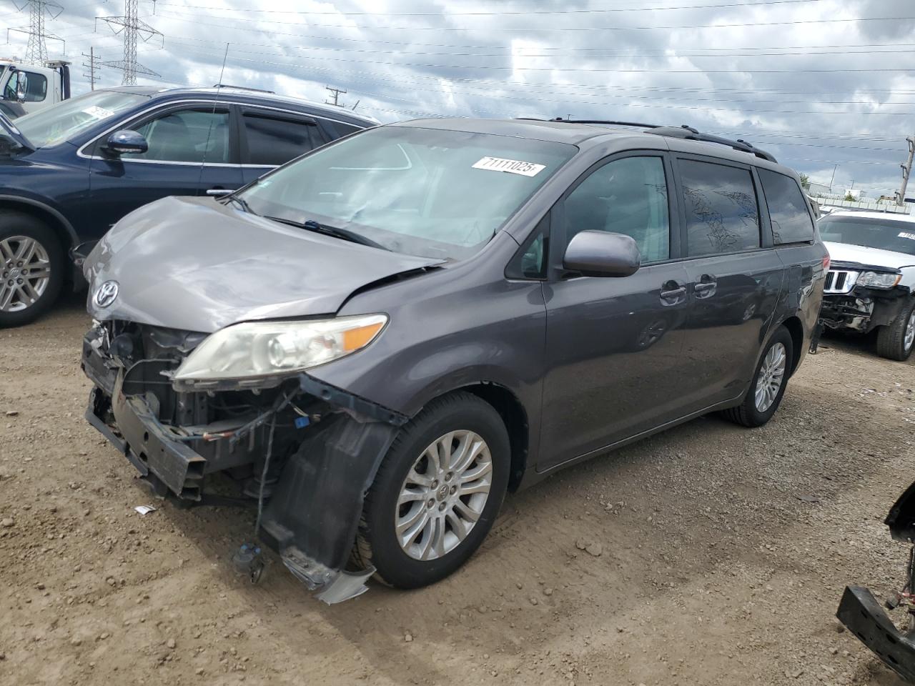 TOYOTA SIENNA XLE