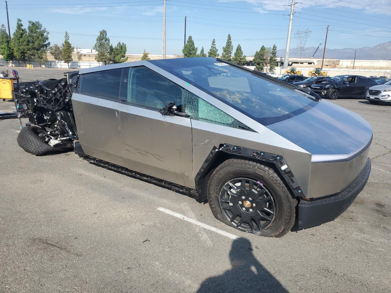 TESLA CYBERTRUCK