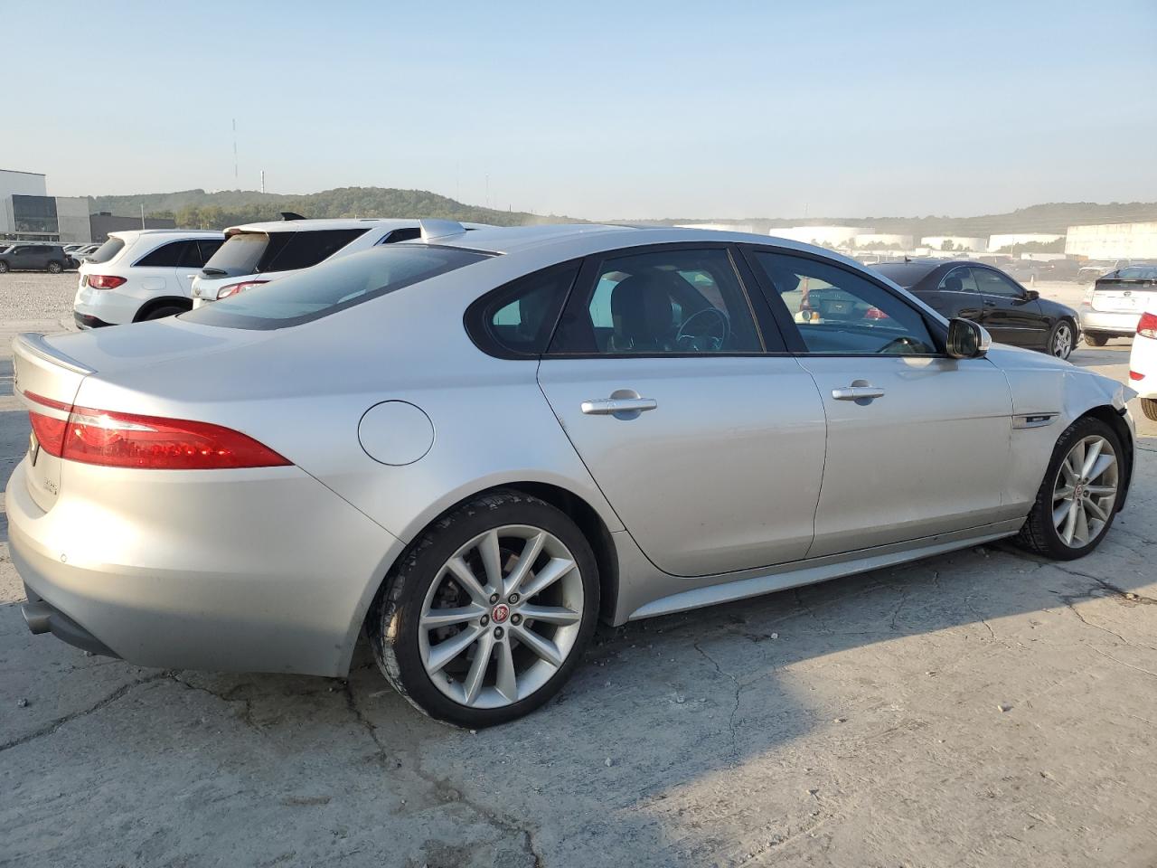 JAGUAR XF R - SPORT