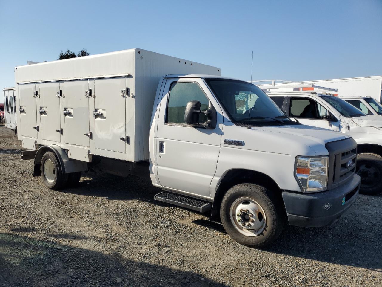 FORD ECONOLINE E450 SUPER DUTY CUTAWAY VAN