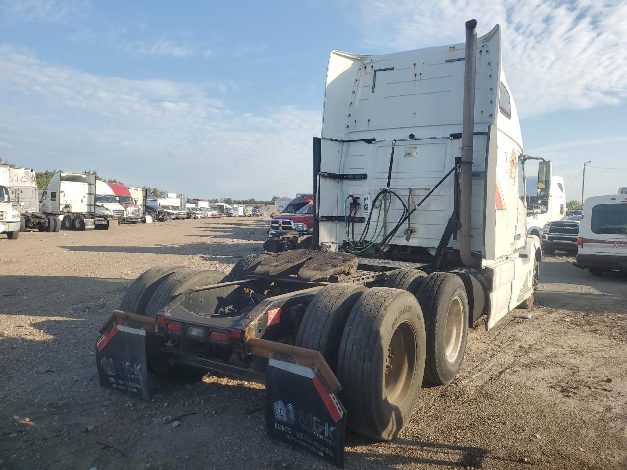 Lot #3241518385 2017 VOLVO VNL