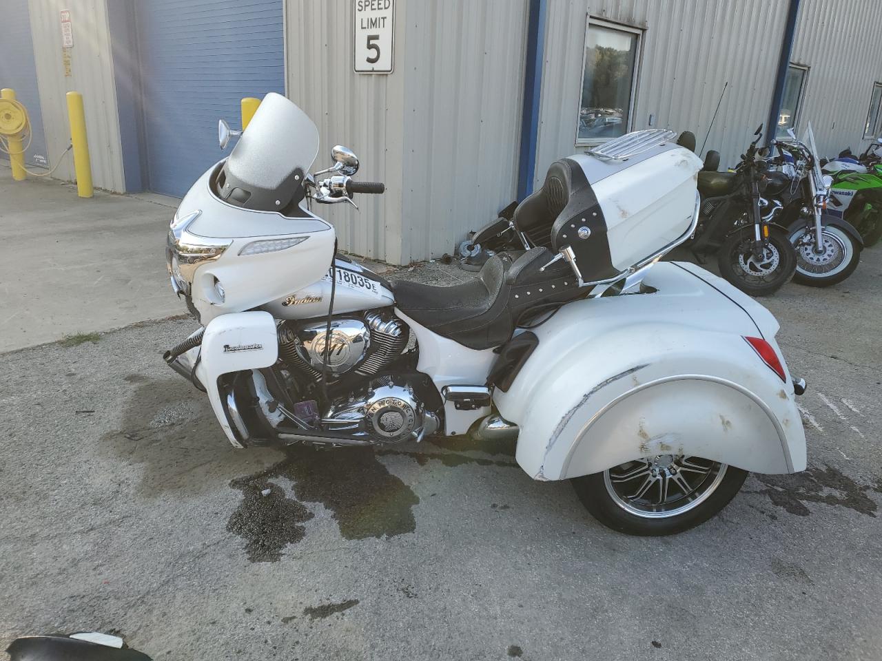 Lot #3301893416 2018 INDIAN MOTORCYCLE CO. ROADMASTER