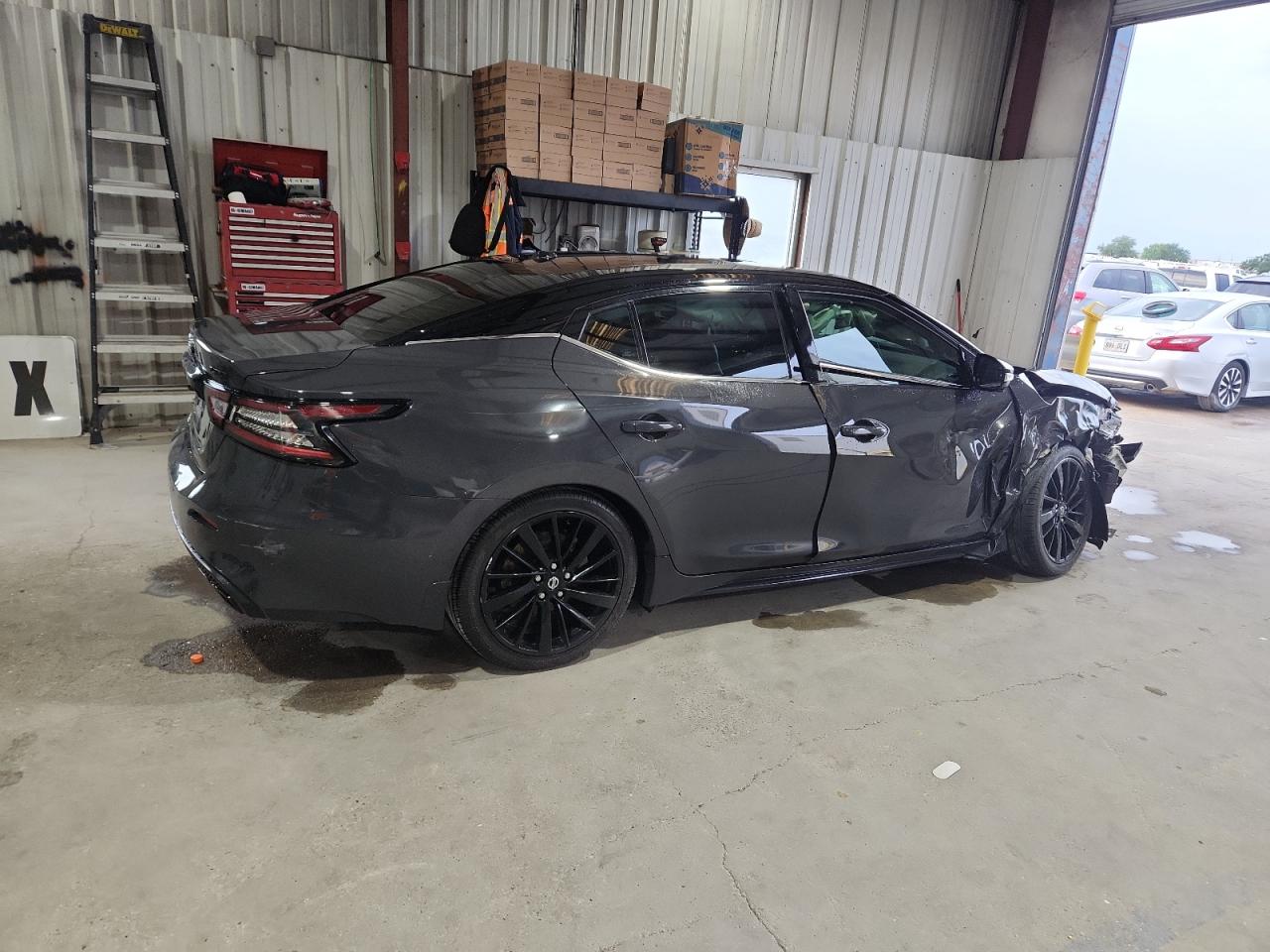 NISSAN MAXIMA PLATINUM