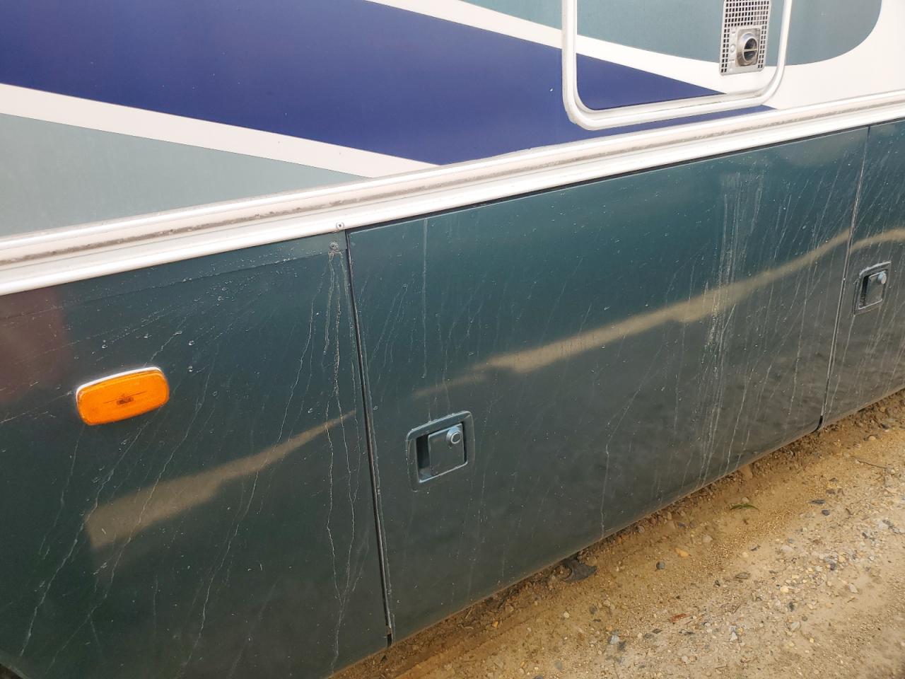 Lot #3246801856 2005 WORKHORSE CUSTOM CHASSIS MOTORHOME