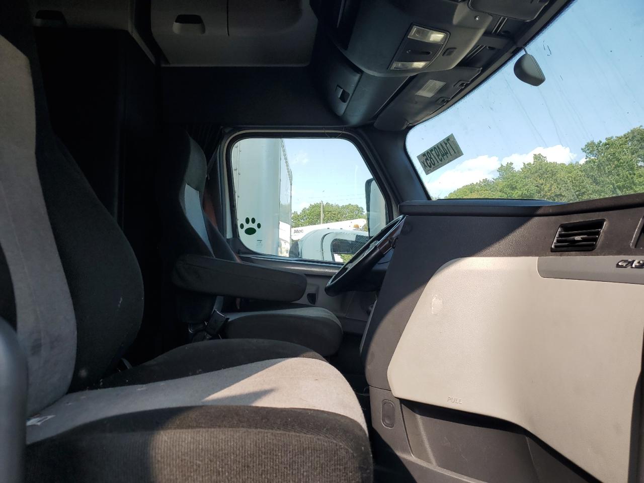 Lot #3234350058 2019 FREIGHTLINER CASCADIA 1