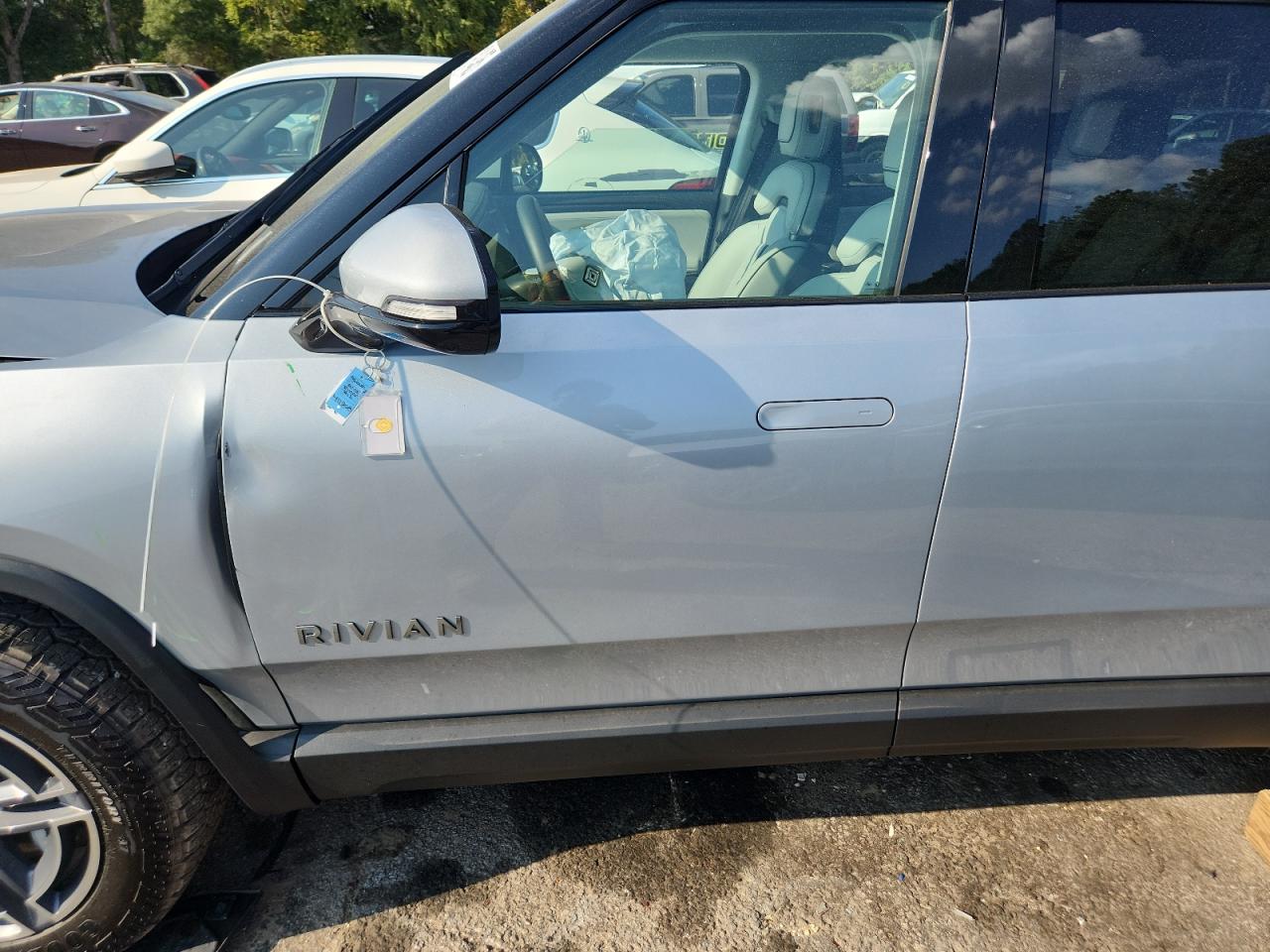 RIVIAN R1S ADVENTURE