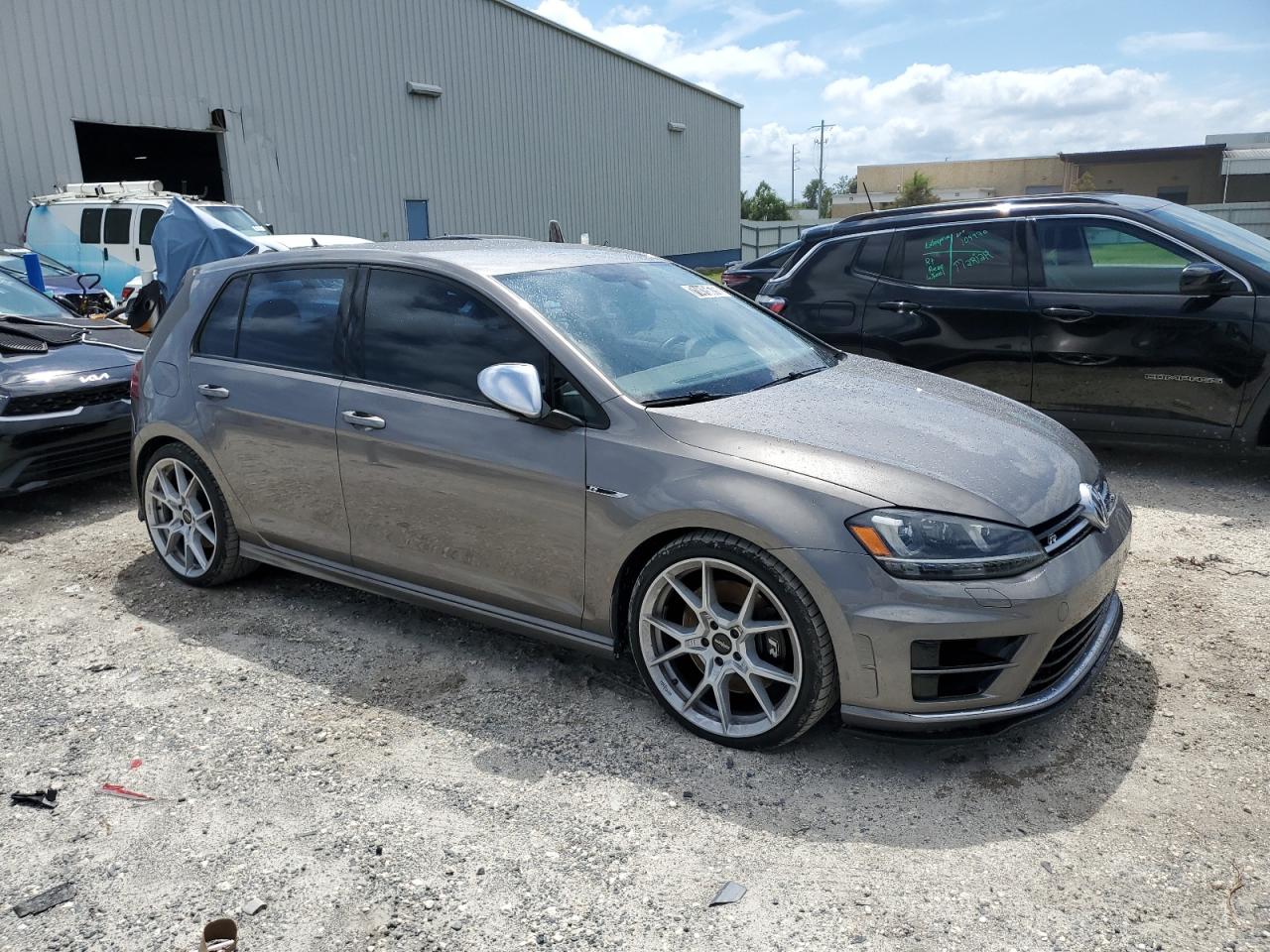 VOLKSWAGEN GOLF R