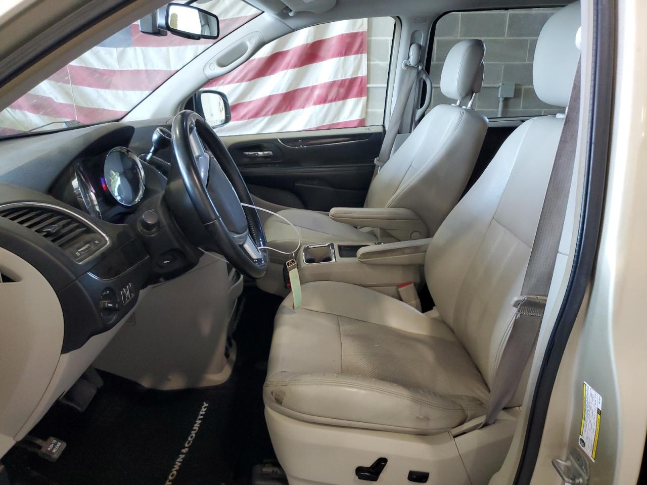 CHRYSLER TOWN & COUNTRY TOURING L