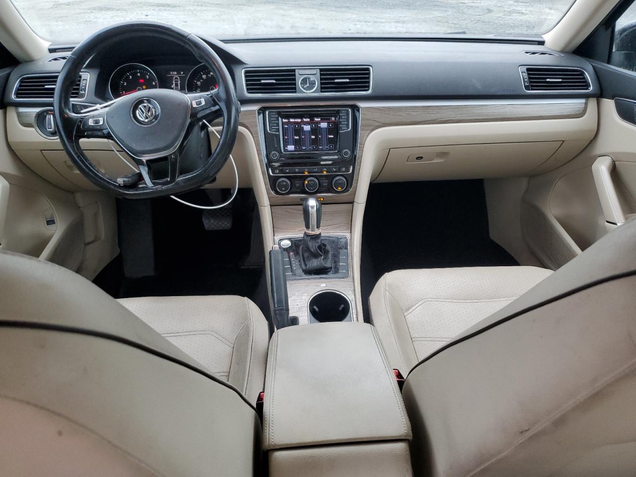 VOLKSWAGEN PASSAT SE