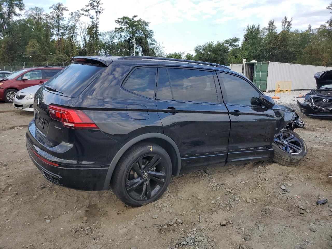 VOLKSWAGEN TIGUAN SE R-LINE BLACK