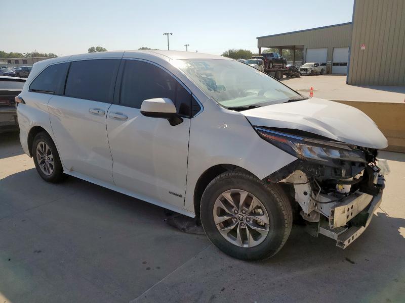 2021 TOYOTA SIENNA LE 5TDKRKEC2MS058885