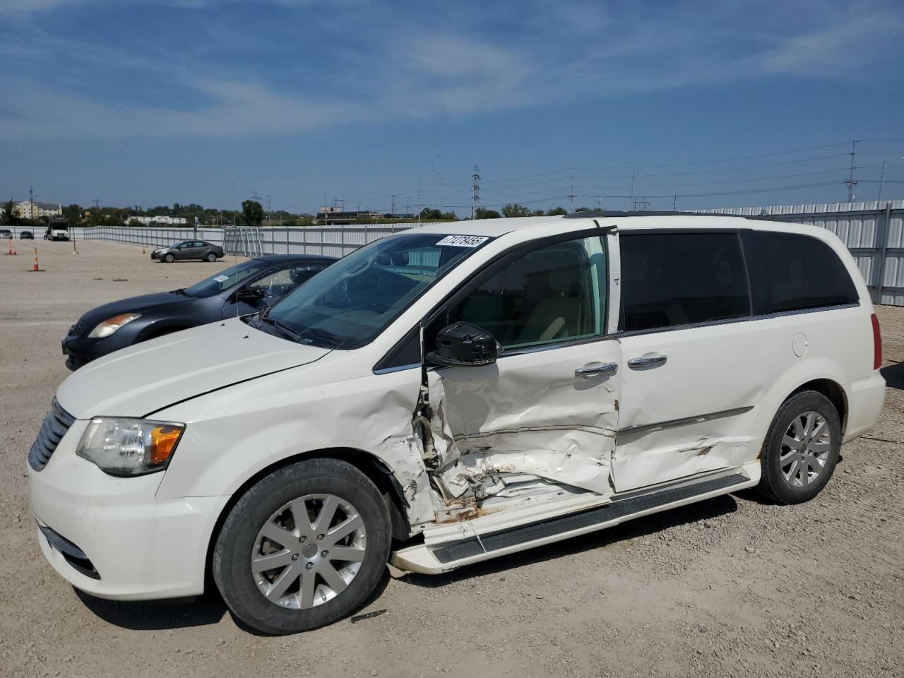 CHRYSLER TOWN & COUNTRY TOURING L