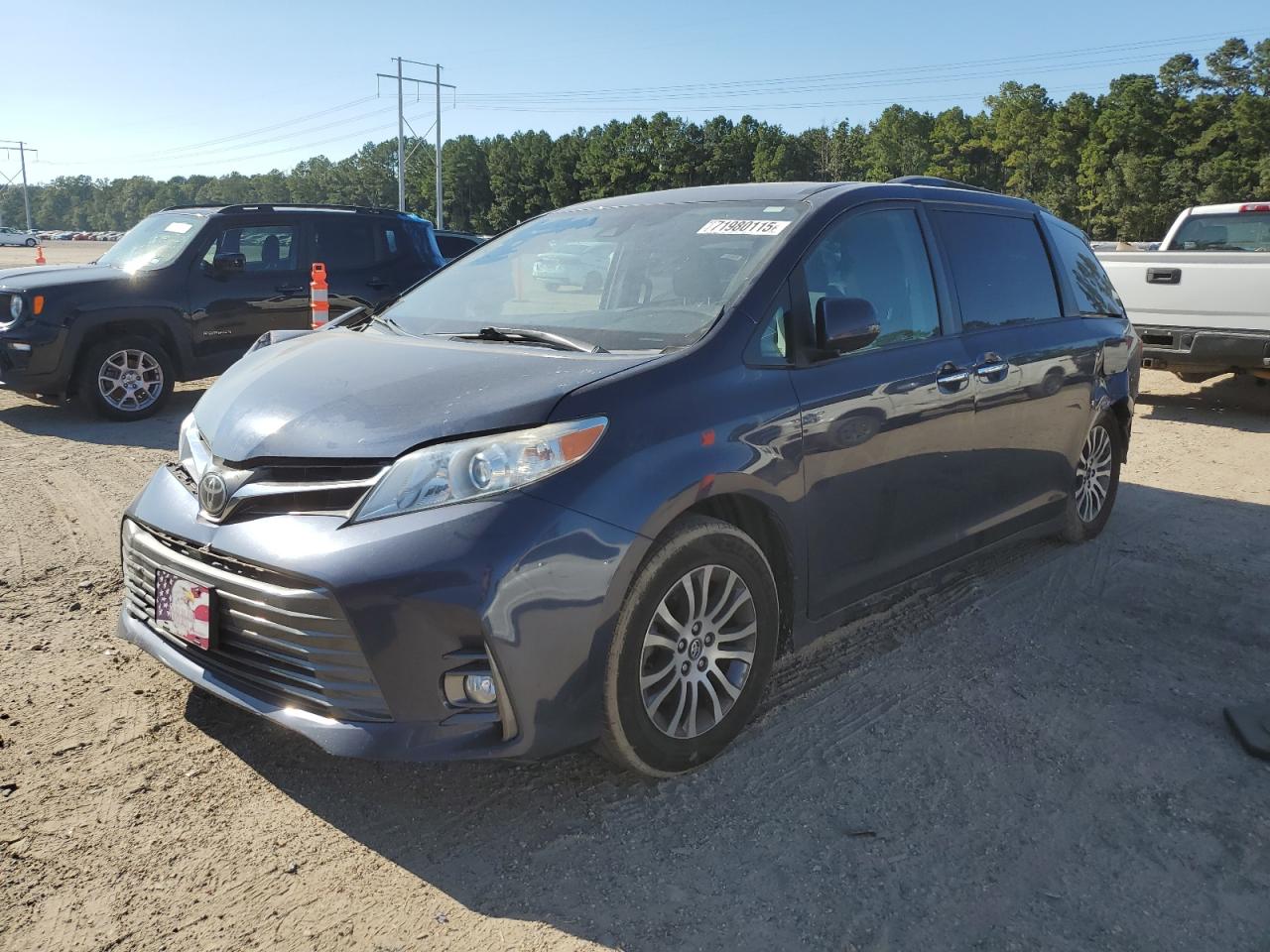 TOYOTA SIENNA XLE