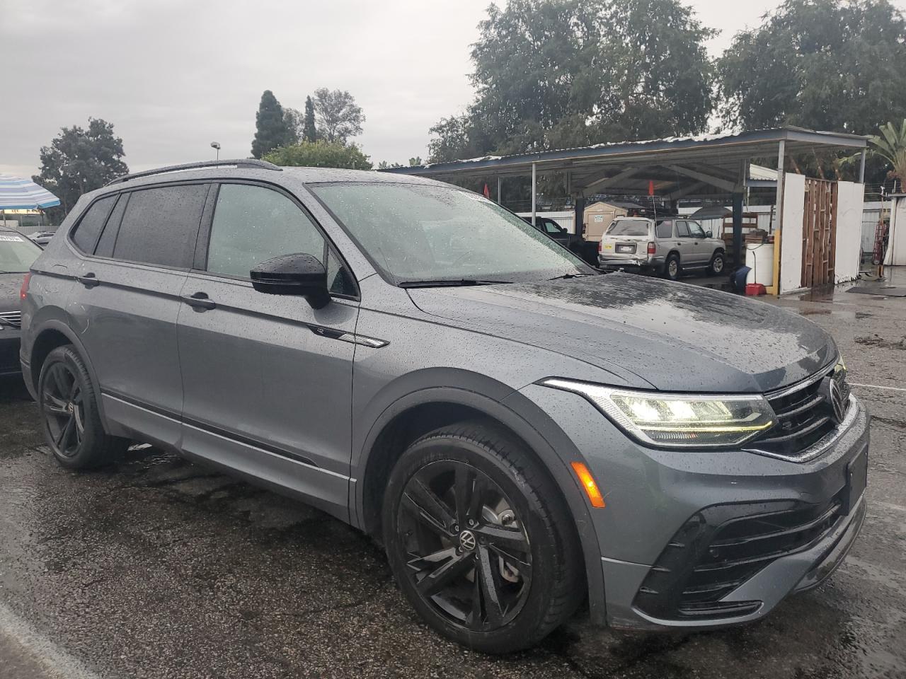 VOLKSWAGEN TIGUAN SE R-LINE BLACK