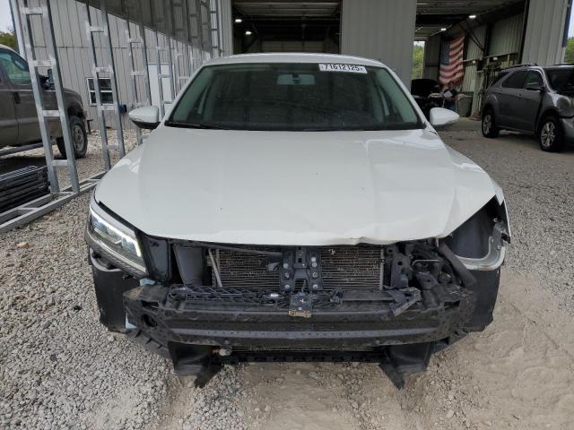 2017 VOLKSWAGEN PASSAT R-L 1VWDT7A30HC023182