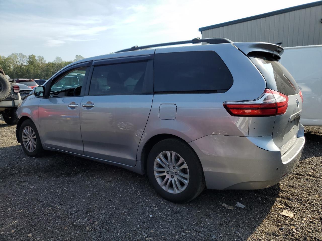 TOYOTA SIENNA XLE