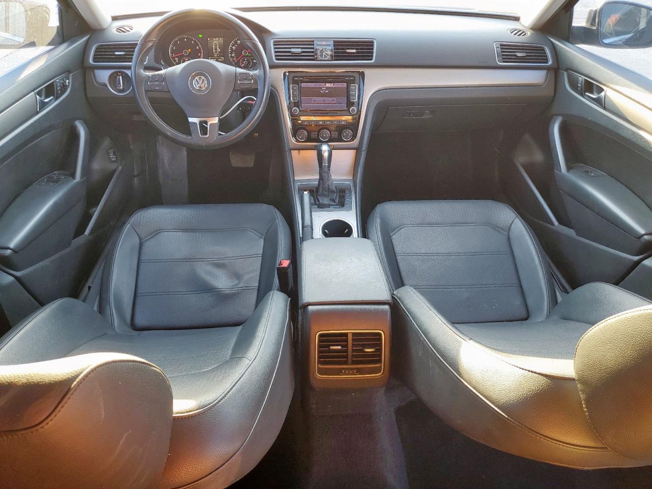 VOLKSWAGEN PASSAT SE