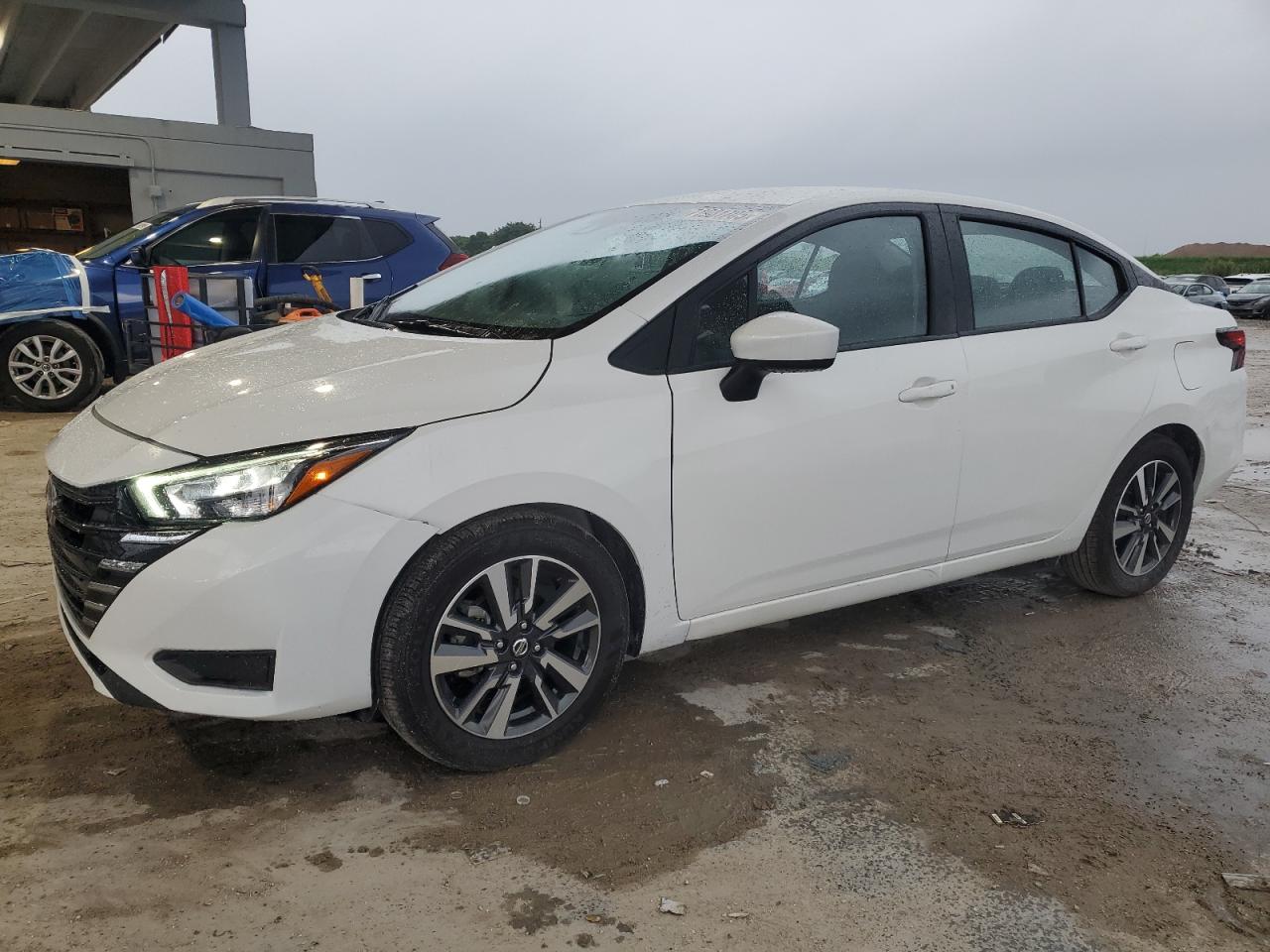 NISSAN VERSA SV