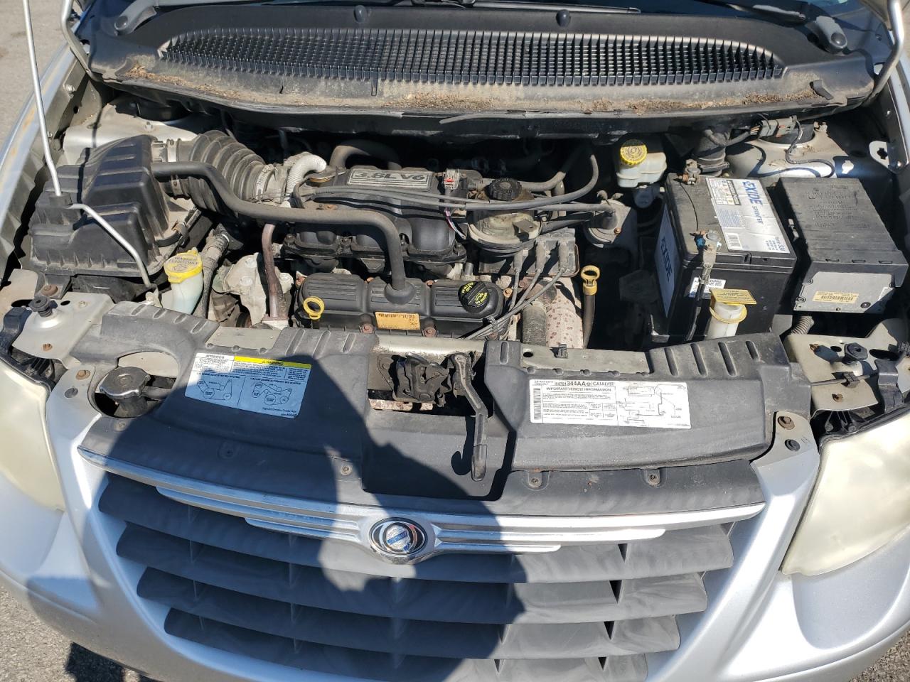 Lot #3281401027 2005 CHRYSLER TOWN AND C