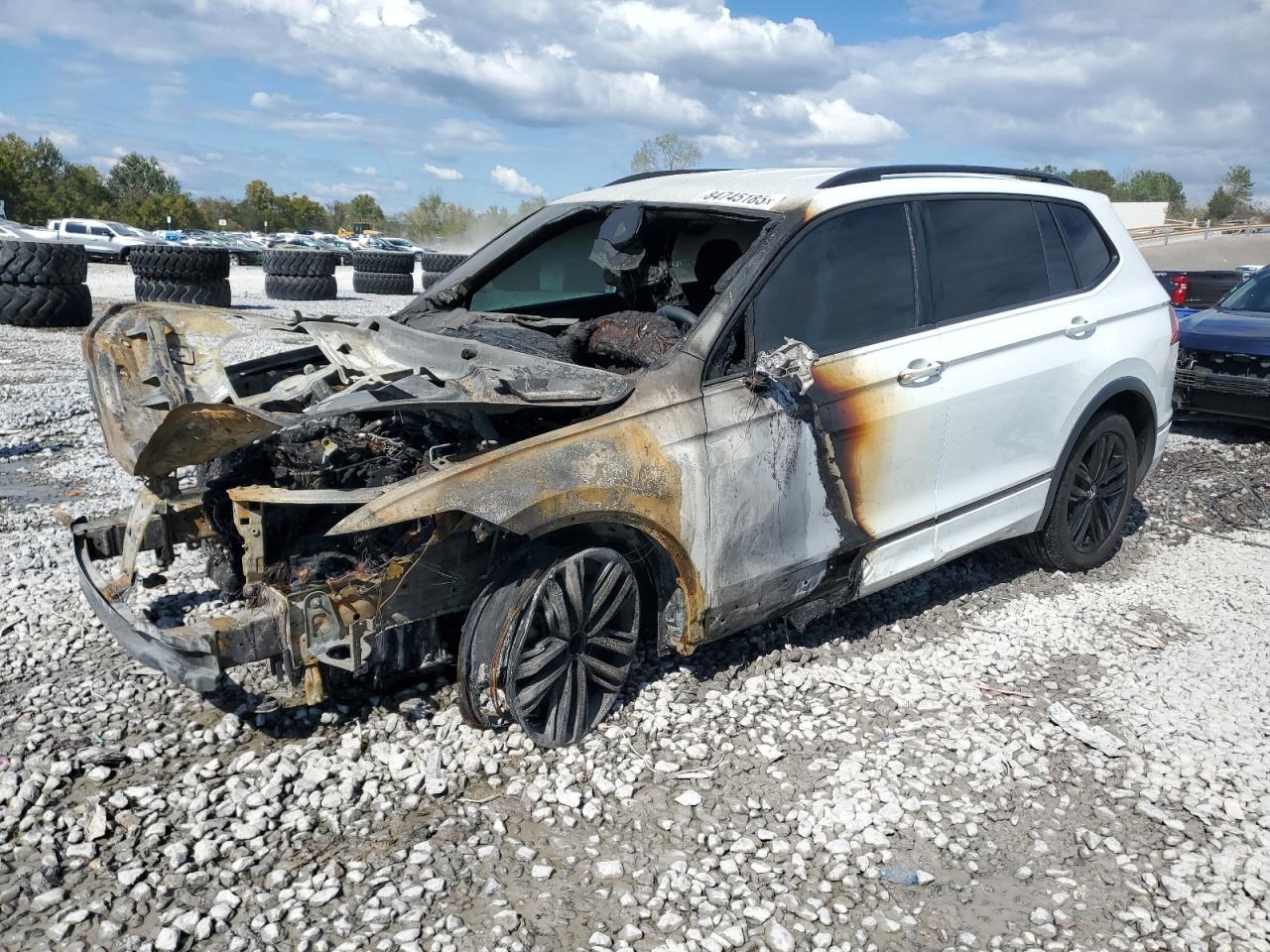 VOLKSWAGEN TIGUAN SE R-LINE BLACK