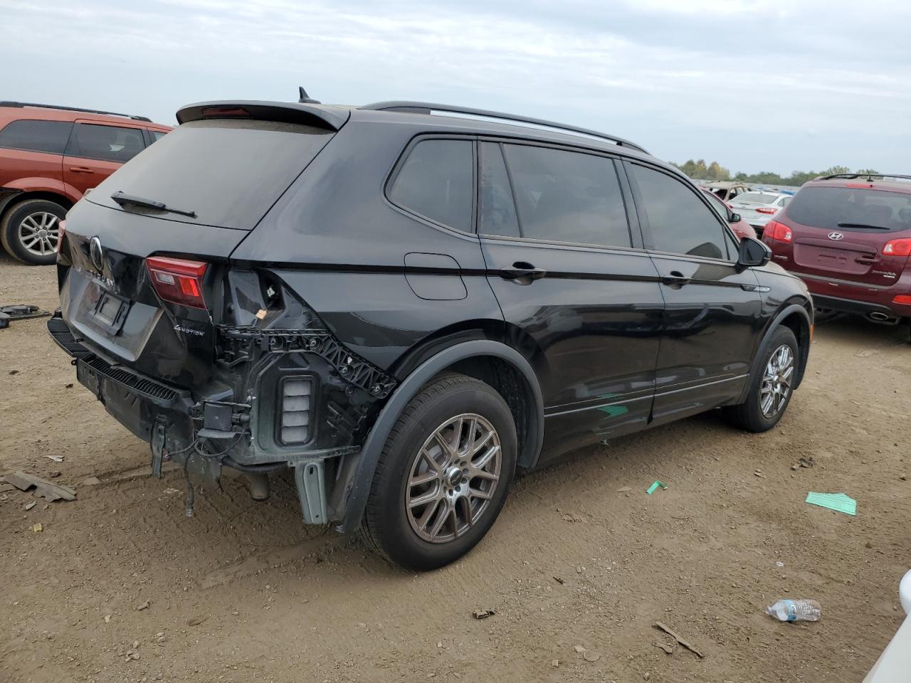 VOLKSWAGEN TIGUAN SE R-LINE BLACK