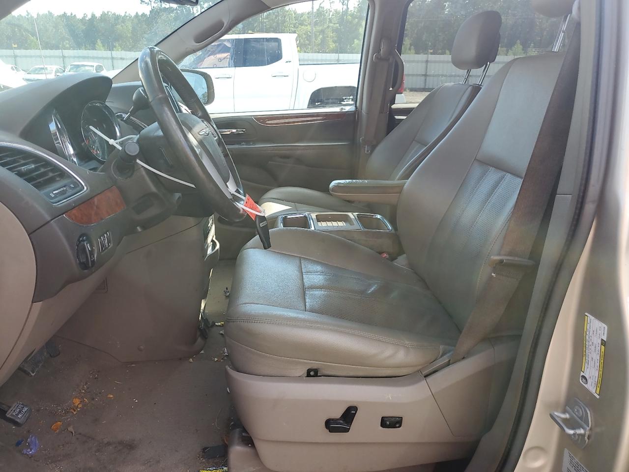 CHRYSLER TOWN & COUNTRY TOURING L