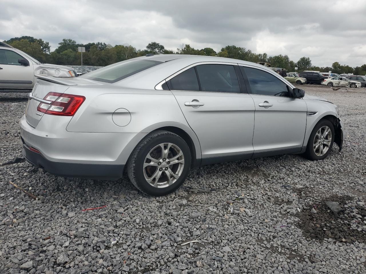 FORD TAURUS SE
