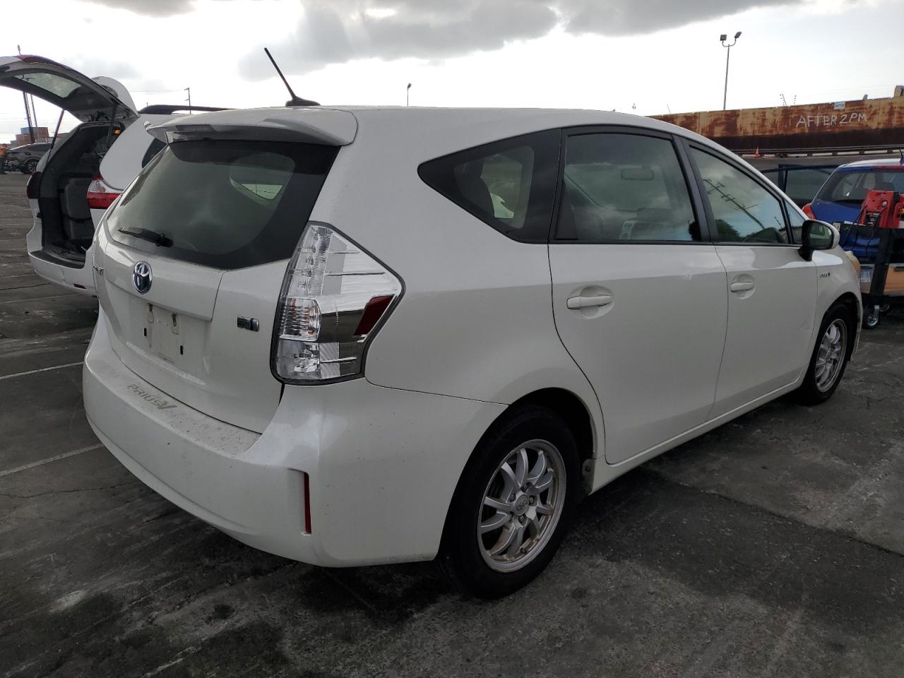 TOYOTA PRIUS V