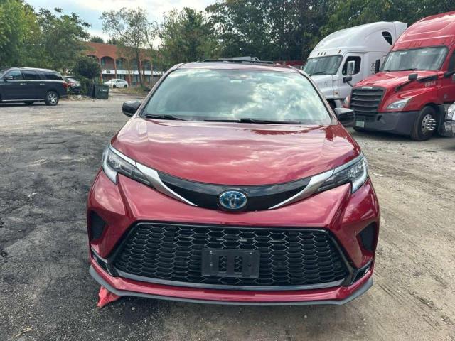 2022 TOYOTA SIENNA XSE 5TDXSKFC5NS055750