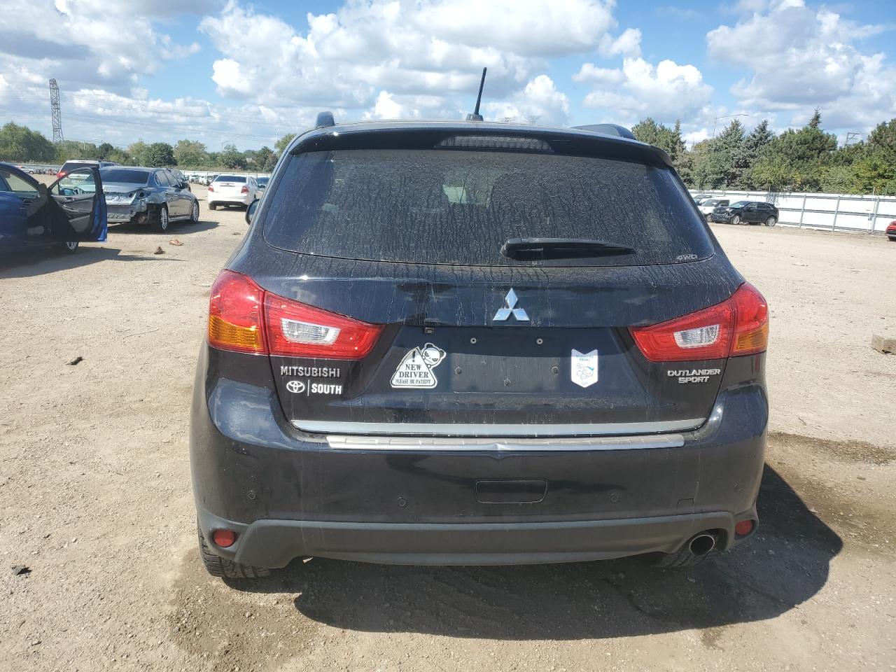 MITSUBISHI OUTLANDER SE