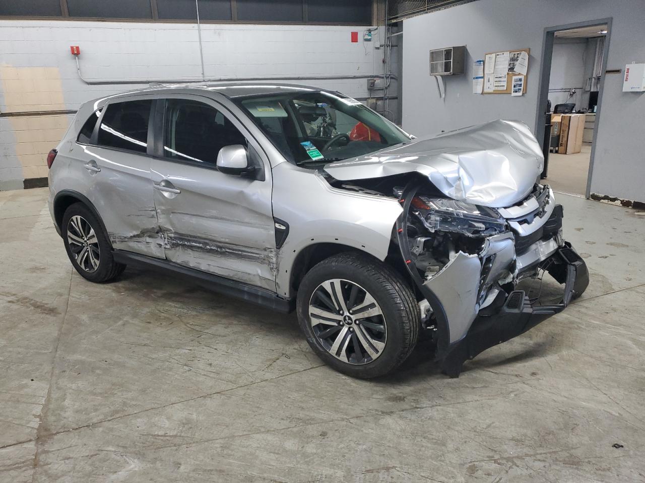 MITSUBISHI OUTLANDER ES