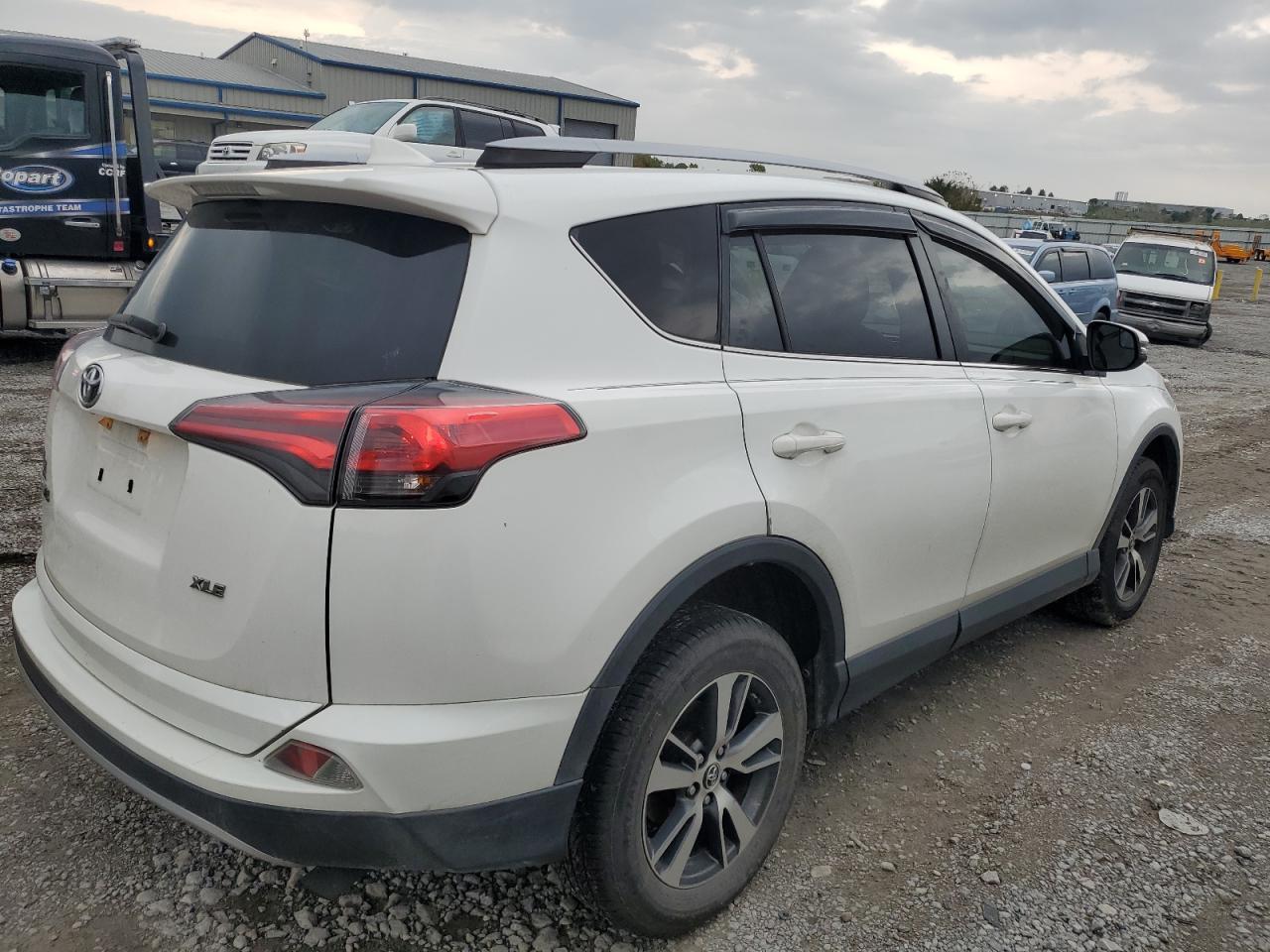 TOYOTA RAV4 XLE