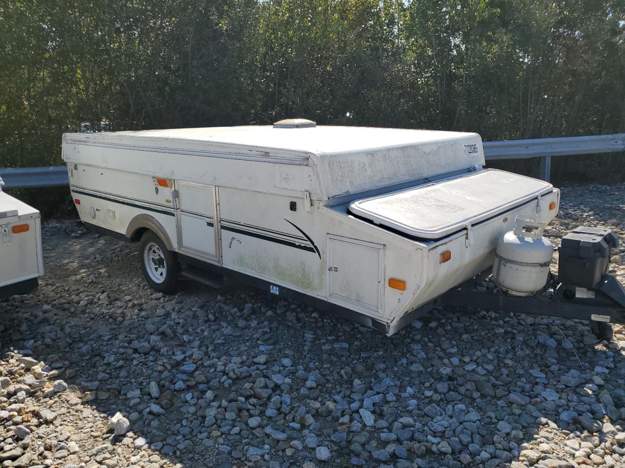 Lot #3241594376 2003 COACH CLIPPER