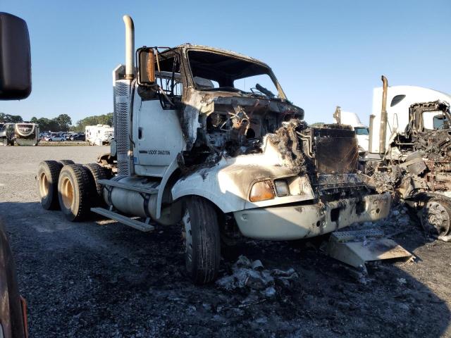 STERLING LT9500 2009 white tractor diesel 2FWJAZDE29AY02109 photo #1