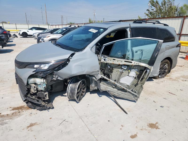 TOYOTA SIENNA XSE