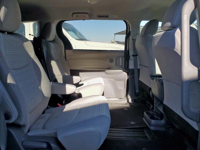 2021 TOYOTA SIENNA LE 5TDKRKEC2MS035378