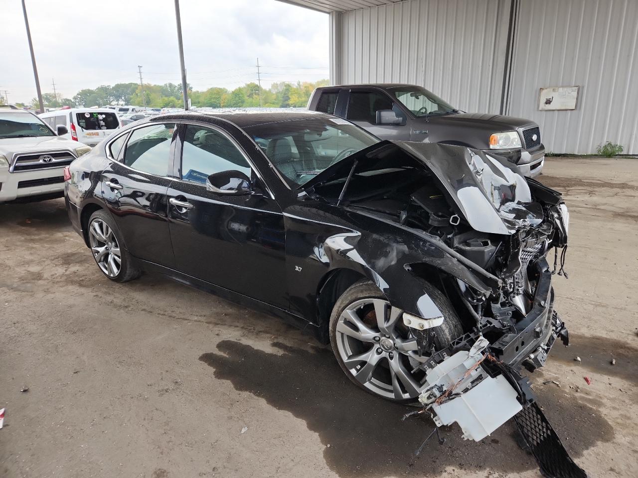 INFINITI Q70 3.7 LUXE