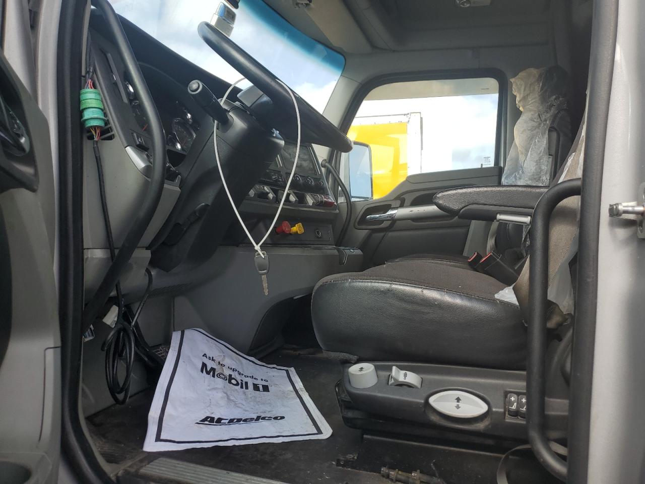 Lot #3263803681 2020 KENWORTH T680