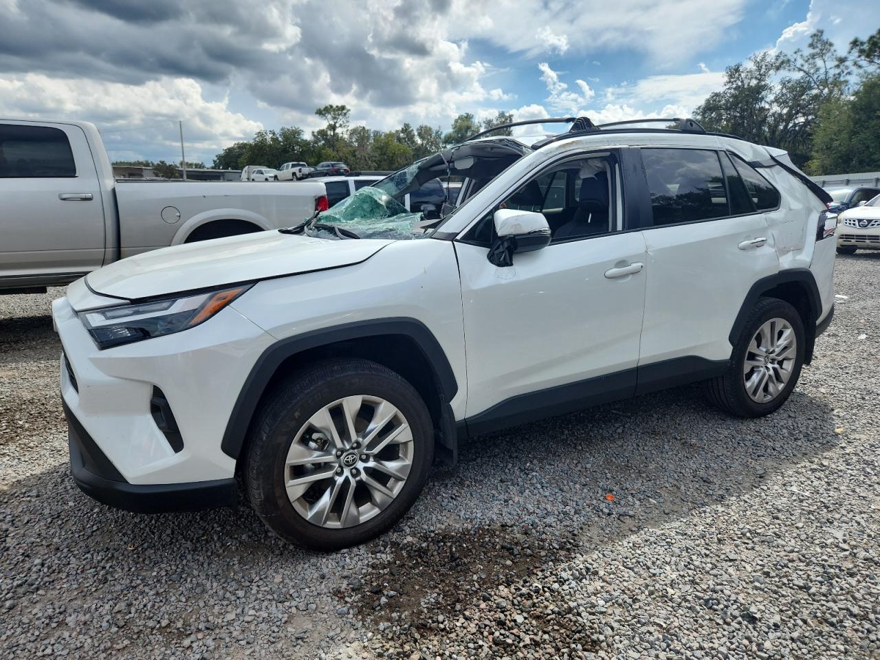 TOYOTA RAV4 XLE PREMIUM