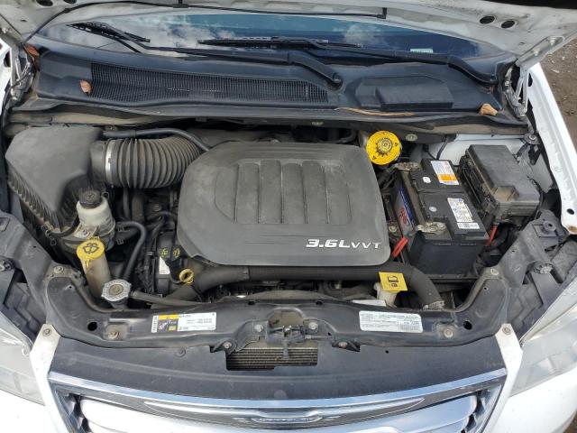 2015 CHRYSLER TOWN & COU 2C4RC1BG2FR756183