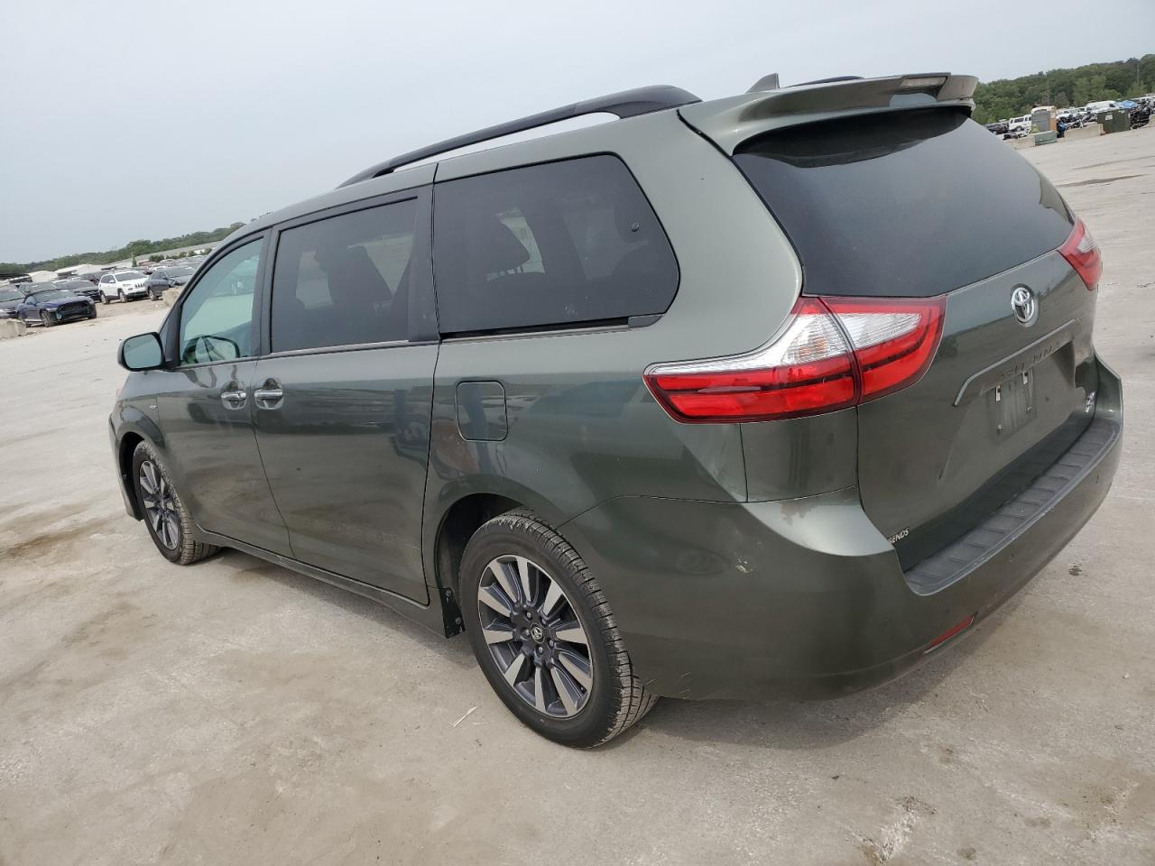 TOYOTA SIENNA XLE